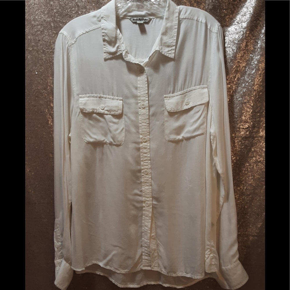 AEO Women’s Woven Long Sleeved Button Down